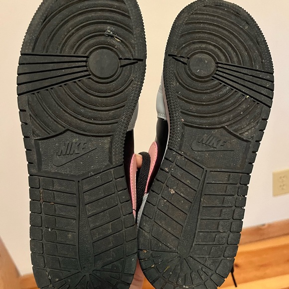 Excellent condition Nike Air Jordan Low 1 color Gray Fog Bleached Coral - Picture 5 of 5